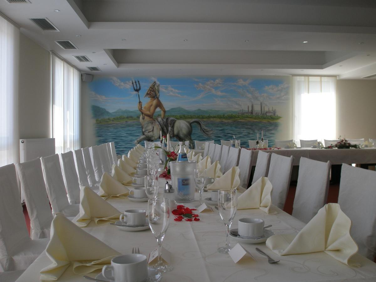 Hotel Restaurant Vater Rhein Woerth am Rhein Esterno foto