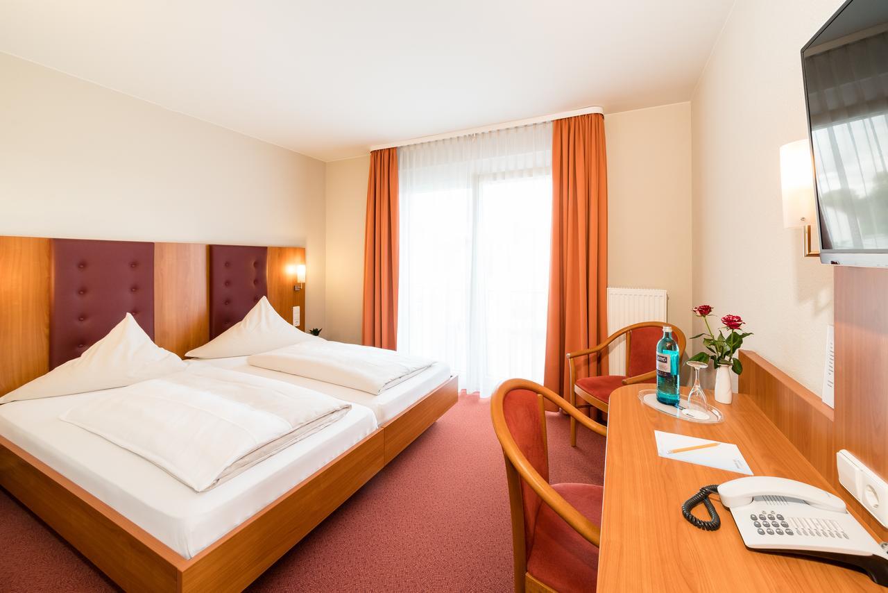 Hotel Restaurant Vater Rhein Woerth am Rhein Esterno foto