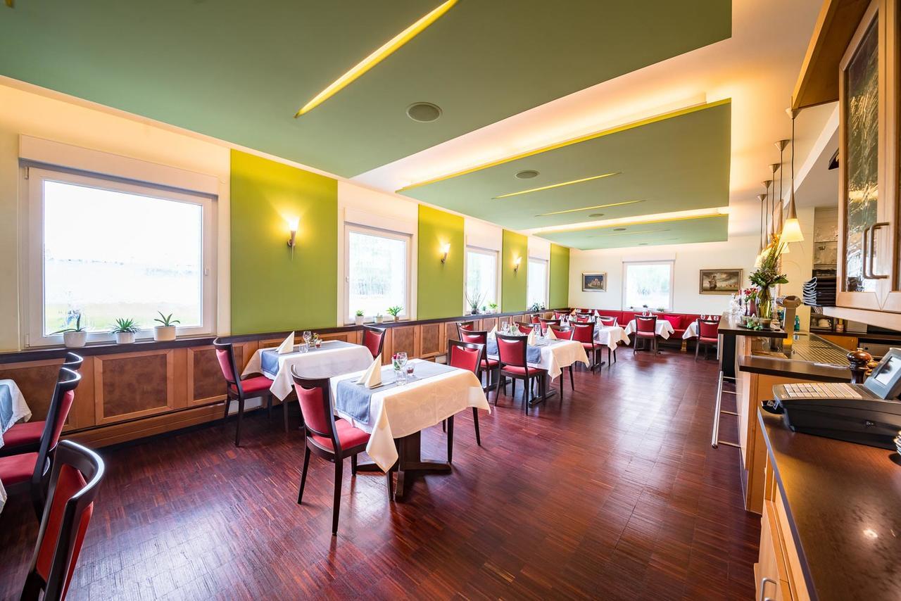 Hotel Restaurant Vater Rhein Woerth am Rhein Esterno foto